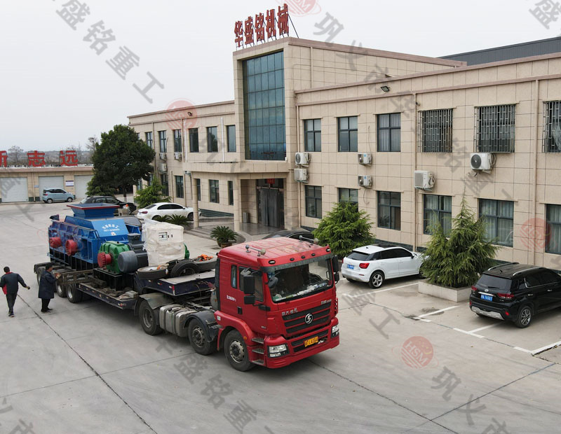 大型鐵礦石對輥制砂機(jī)產(chǎn)量是多少？