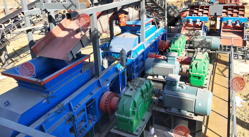 全自動液壓對輥制砂機(jī)安裝現(xiàn)場